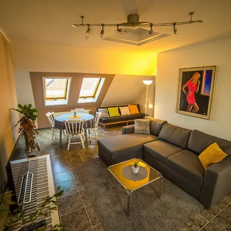Tiffany Apartman Romantic